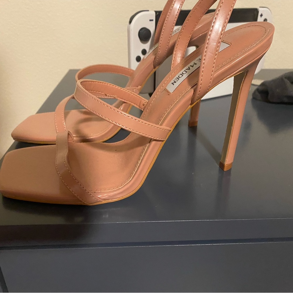 STEVE MADDEN HEELS WOMENS SIZE 9 NEVER WORN